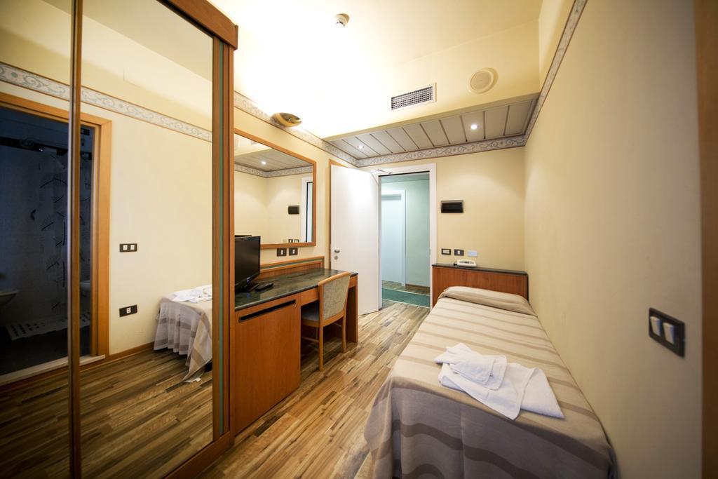 Single Room,403365864:JPEG