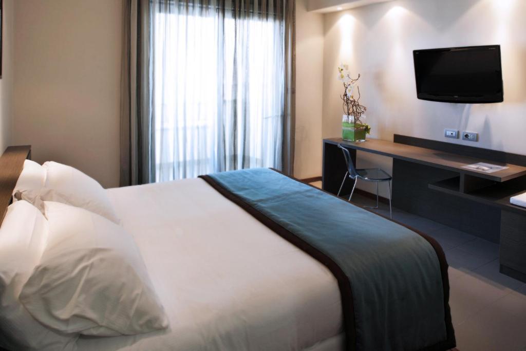 City Side Superior Double Room with Balcony and pool access